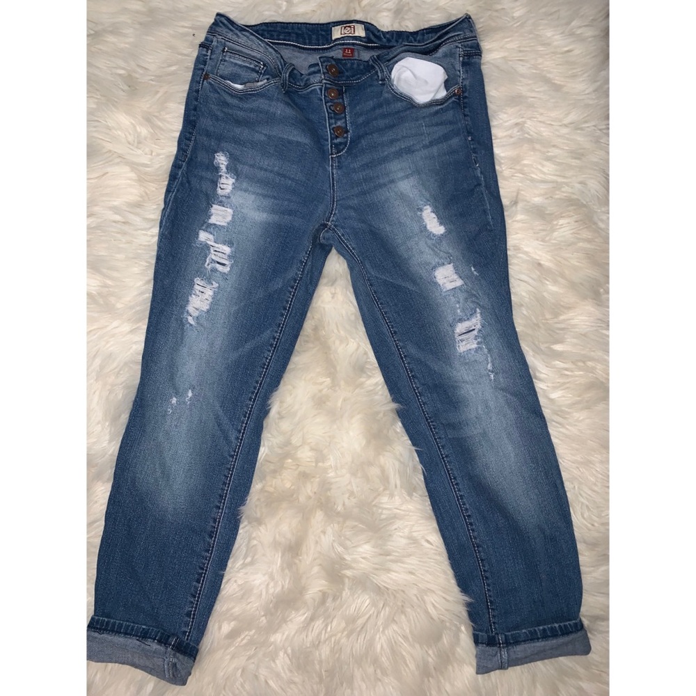 Ripped Crop Jeans